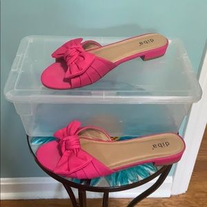 Pink fabric flat sandals